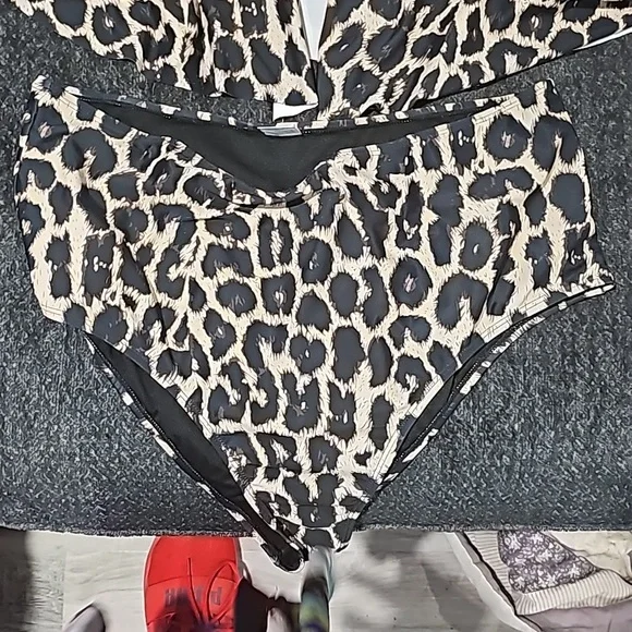 Animal print 2 piece bathing suit  size 4xl. Great stretch 👌 - Picture 6 of 11